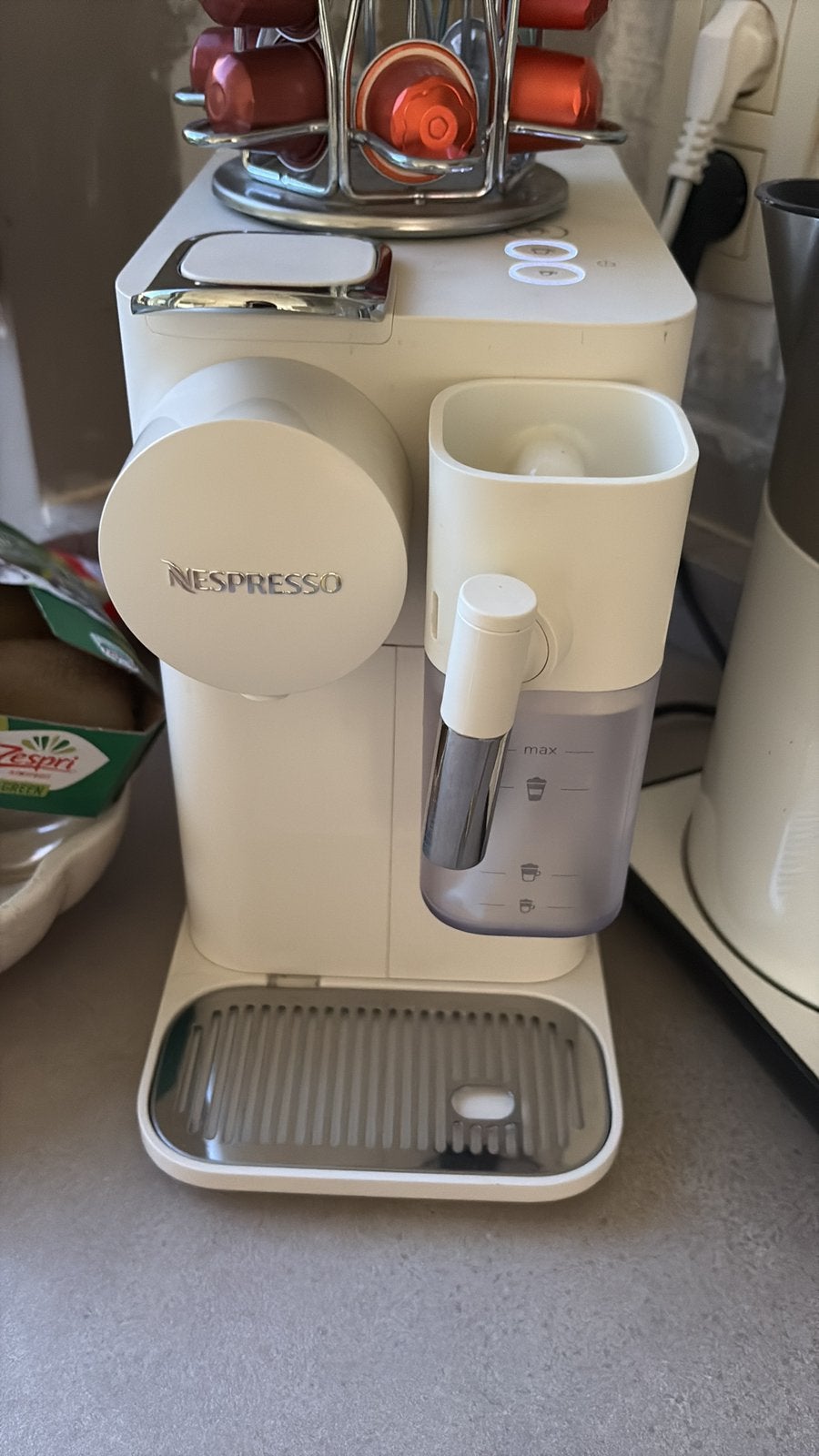Nespresso lattisima 75€ melk knop defect, Ophalen, Zo goed als nieuw