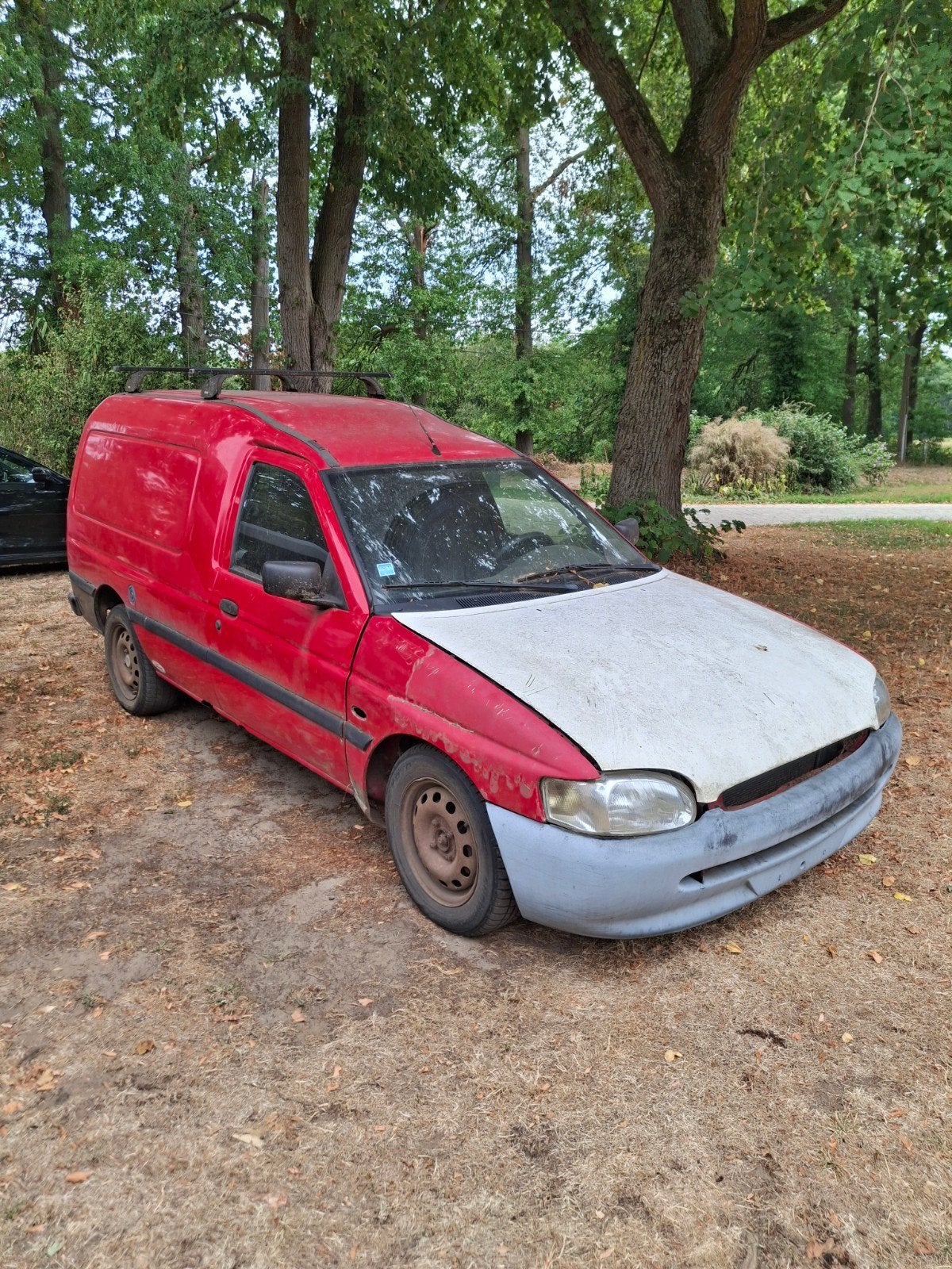Gereserveerd - Gratis - ford escort courier voor oud ijzer, Te koop