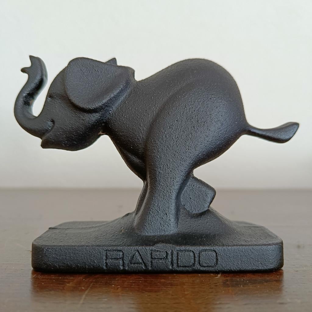 Vintage Rapido olifant beeldje - zwart gietijzer., Ophalen of Verzenden, Zo goed als nieuw, Wild dier, Beeldje of Figuurtje