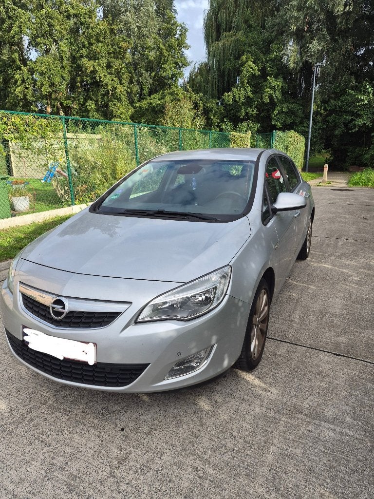 Opel Astra 1.4 Benzine (2010) - Goed onderhouden, Auto's, Voorwielaandrijving, 4 cilinders, Handgeschakeld, Particulier