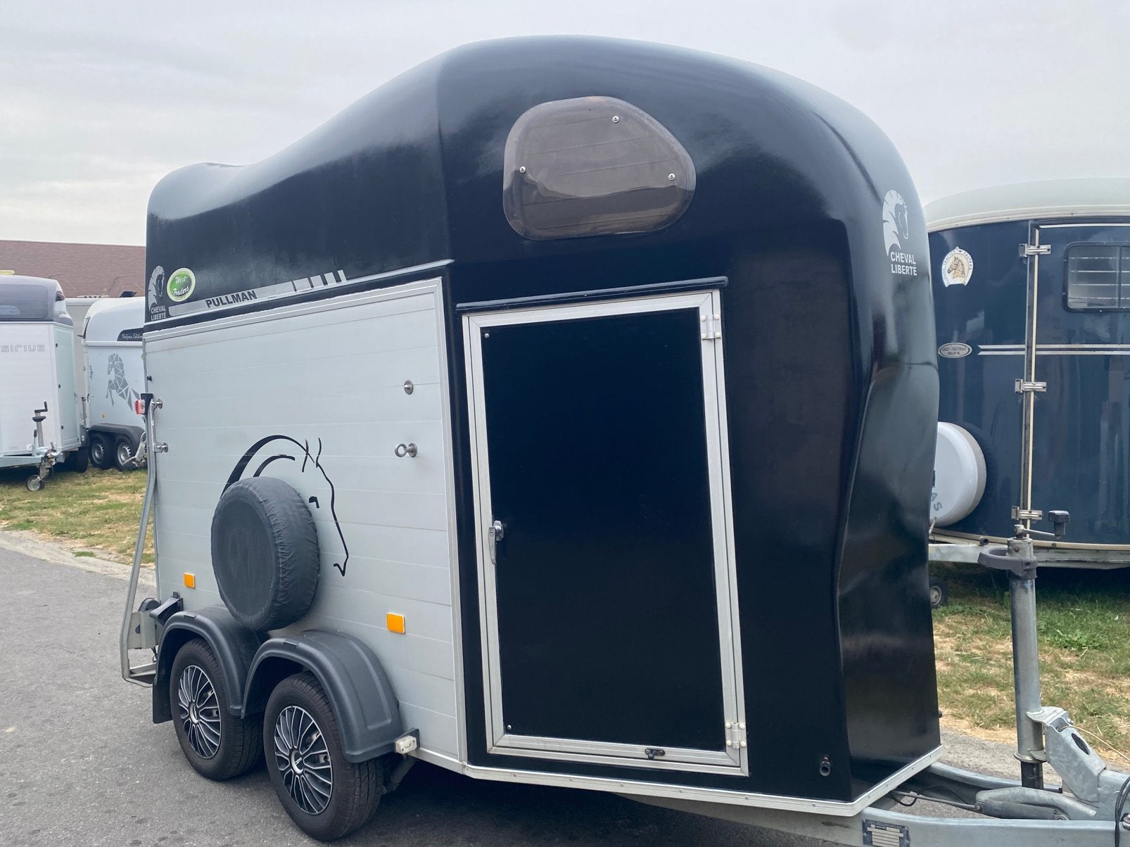 PAARDENTRAILER 1,5 met Zadelkamer, Dieren en Toebehoren, Paarden en Pony's | Trailers en Aanhangwagens, Ophalen, Zo goed als nieuw