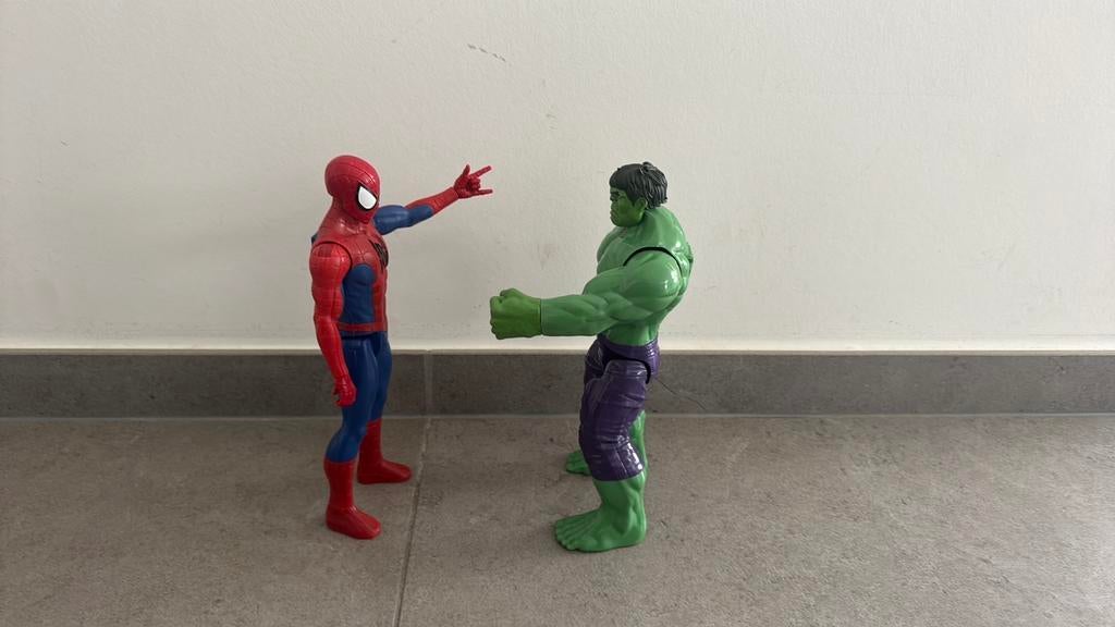 Marvel spiderman en hulk - 30 cm, Ophalen, Zo goed als nieuw