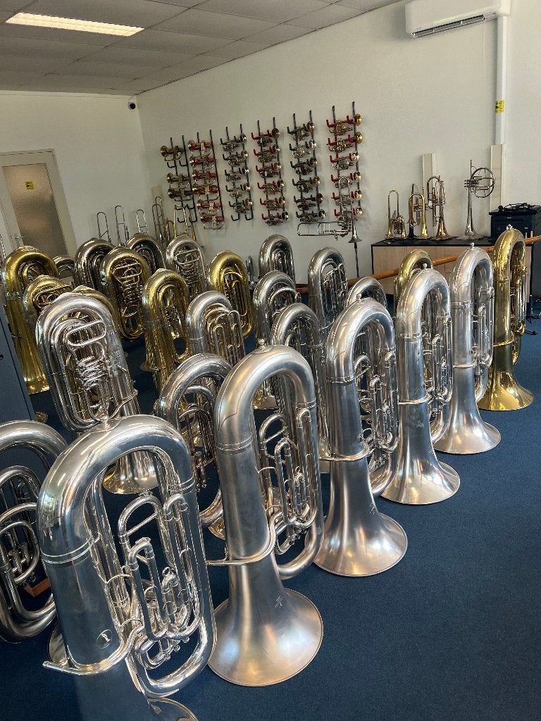 Nous avons plusieurs tubas d'occasion en stock, Musique & Instruments, Enlèvement, Utilisé, Autres types