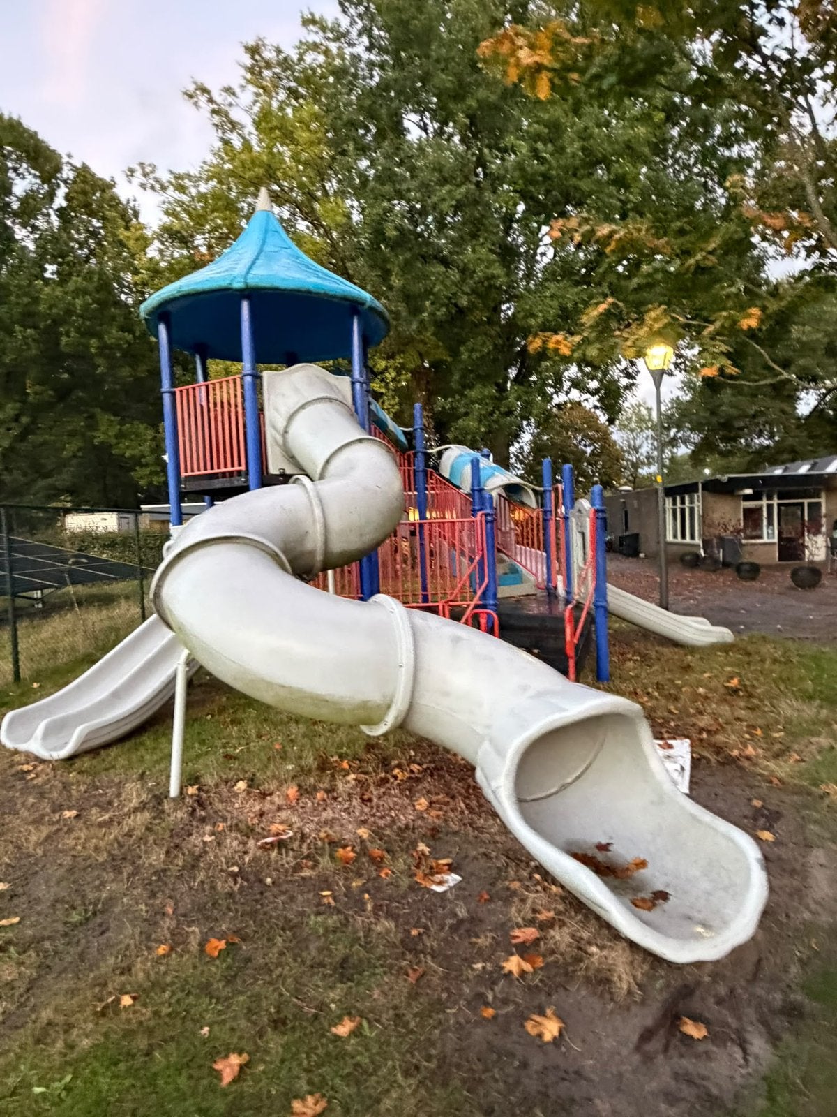 ZEER UITGEBREIDE PROFESSIONELE SPEELTUIN MET 5 GLIJBANEN!, Ophalen, Zo goed als nieuw, Glijbaan