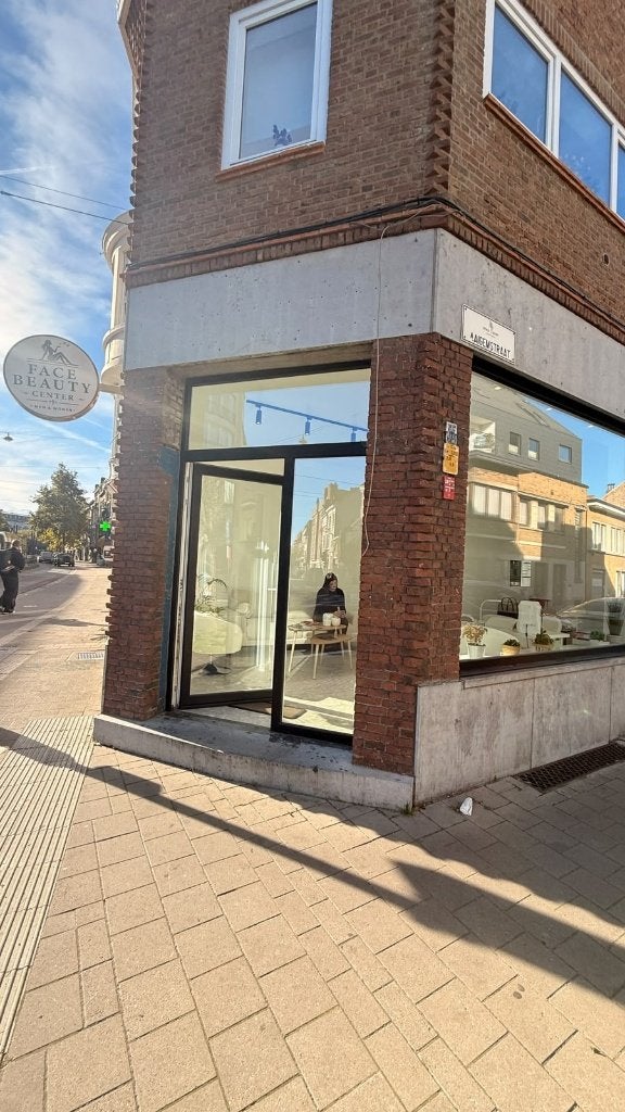 OVER TE NEMEN: Face Beauty Center Gent instapklaar, Zakelijke goederen