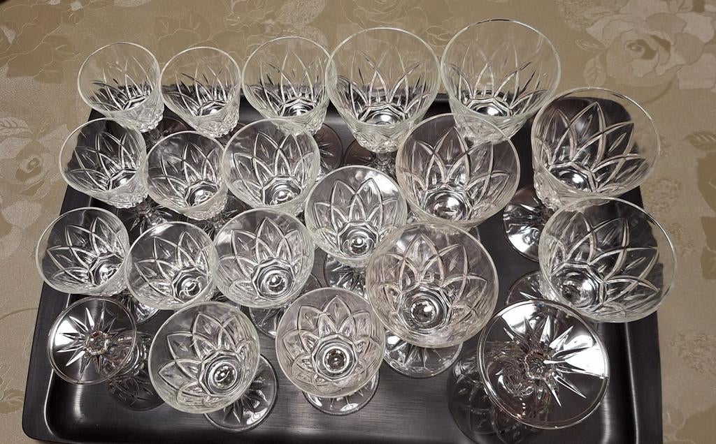 Glazen servies 82 stuks NIEUW, Hobby en Vrije tijd, Ophalen