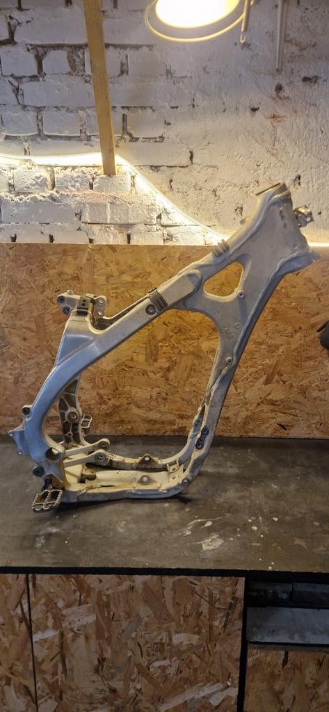 Cadre moto Yamaha YZF 250 2008, Envoi, Révisé