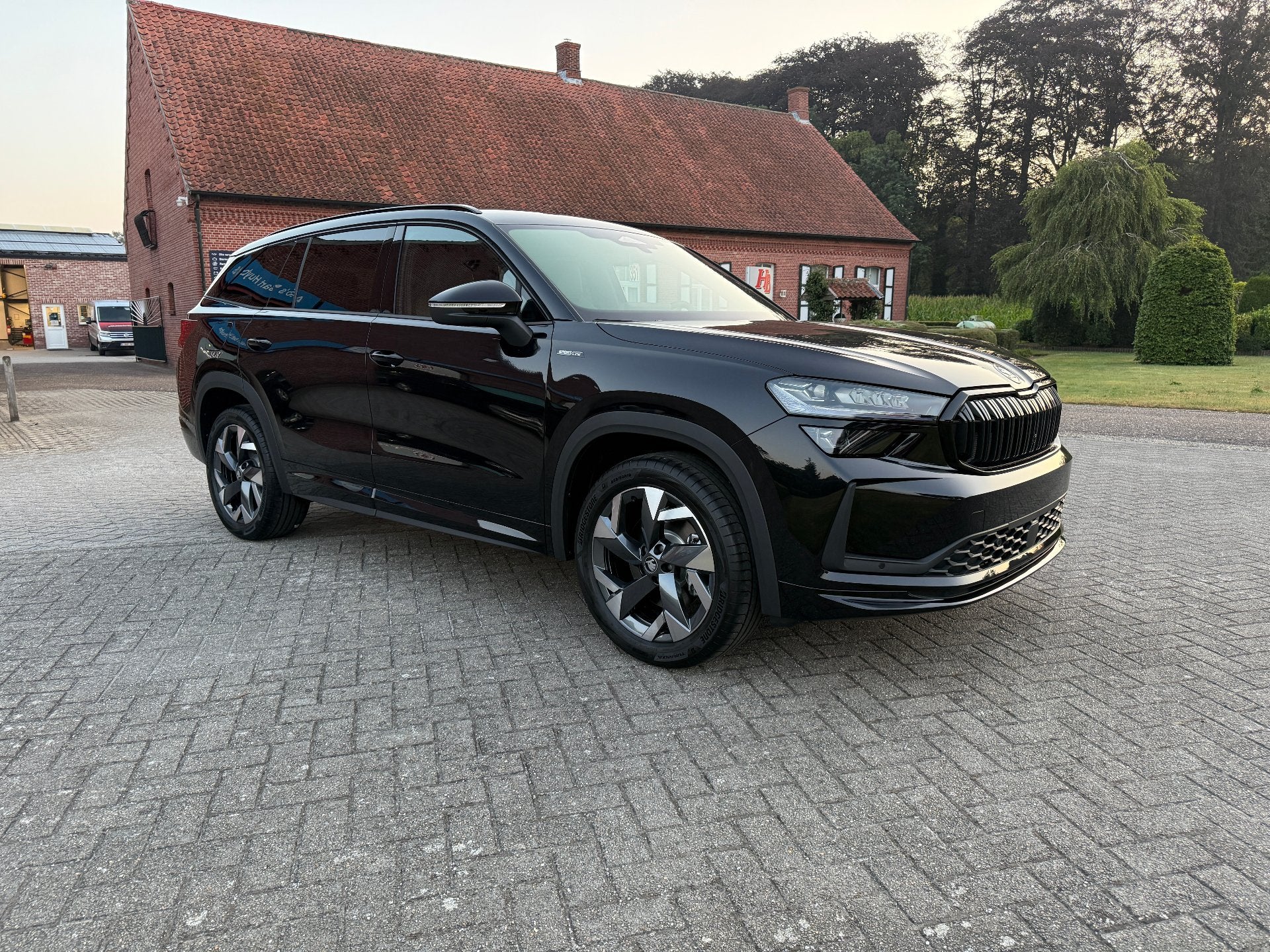 Skoda Kodiaq Sportline 1.5 eTSI DSG - GPS / ACC / MATRIX / C, Auto's, Automaat, 1498 cc, Overige kleuren, Alcantara