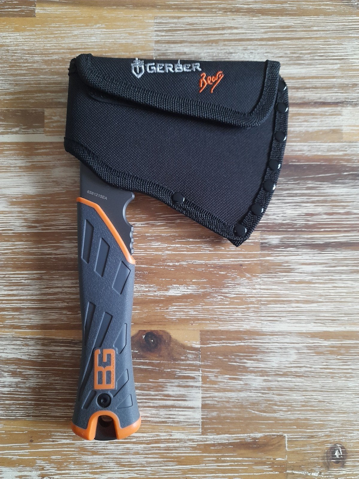 NIEUWE compacte bijl Bear Grylls, Caravanes & Camping, Outils de camping, Enlèvement