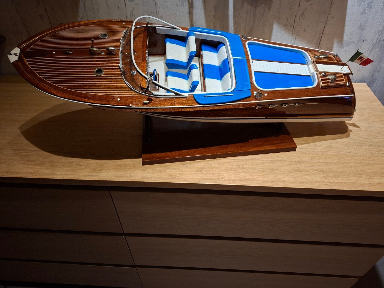 bateaux Italian Runabout 1970. RIVA, Hobby & Loisirs créatifs, Modélisme | Bateaux & Navires, Enlèvement, Comme neuf, Autres marques