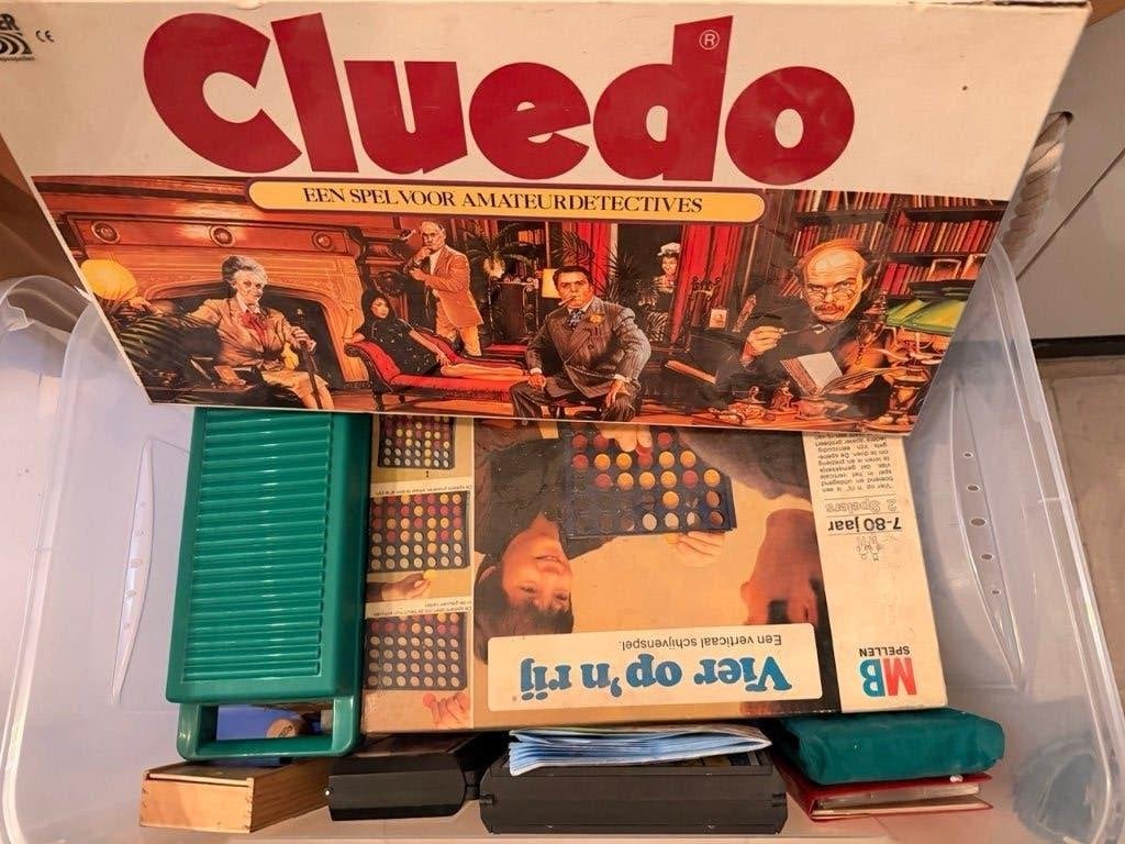 (Vintage) Gezelschapsspellen – Stratego, Cluedo, Wie is het?, Hobby & Loisirs créatifs, Enlèvement, Utilisé