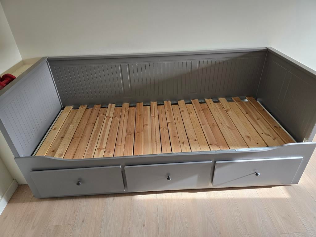 Bed 10 maanden oud, Ophalen