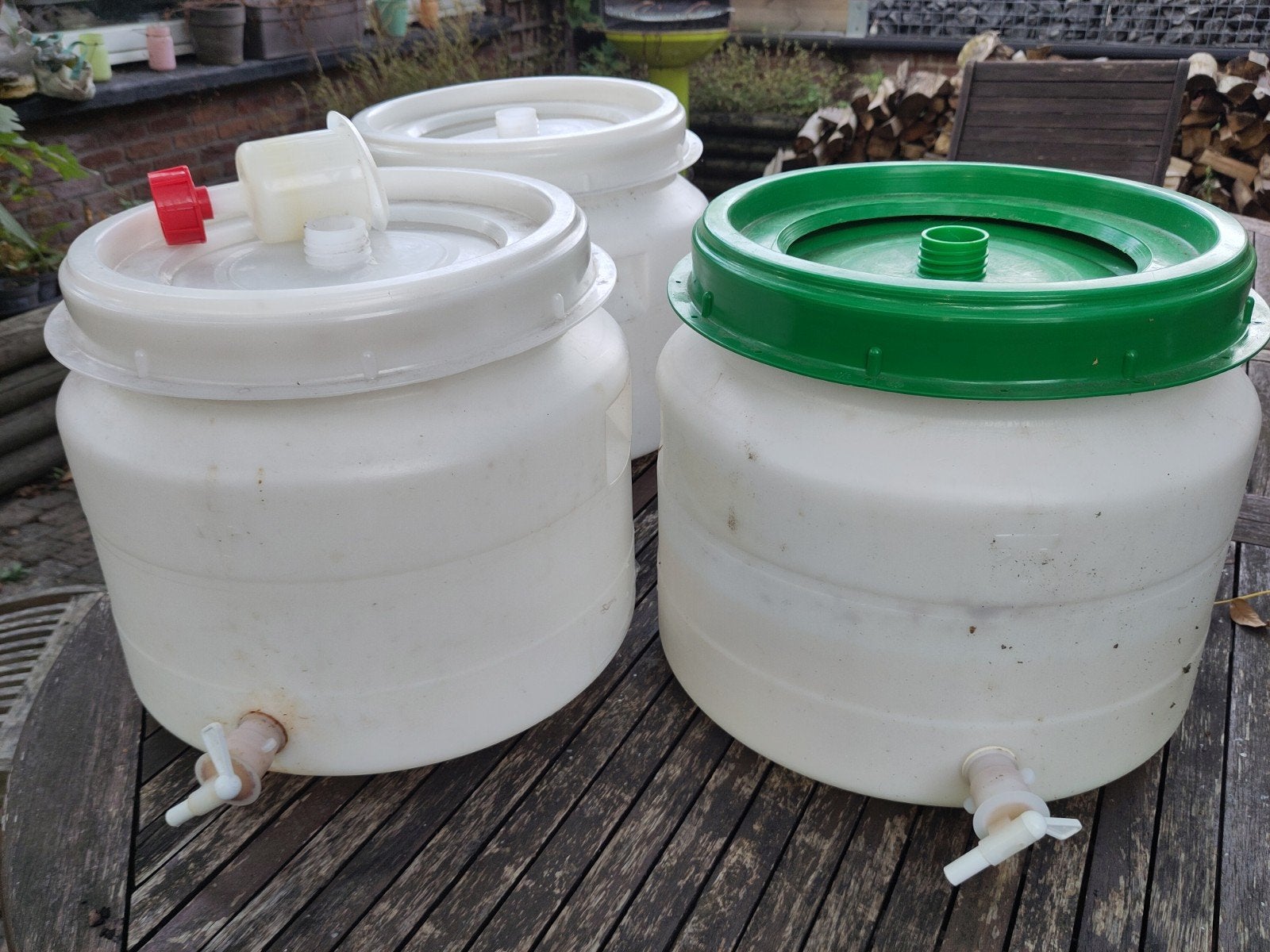 3 vergistingsvaten met kraan, Divers, Enlèvement, Utilisé