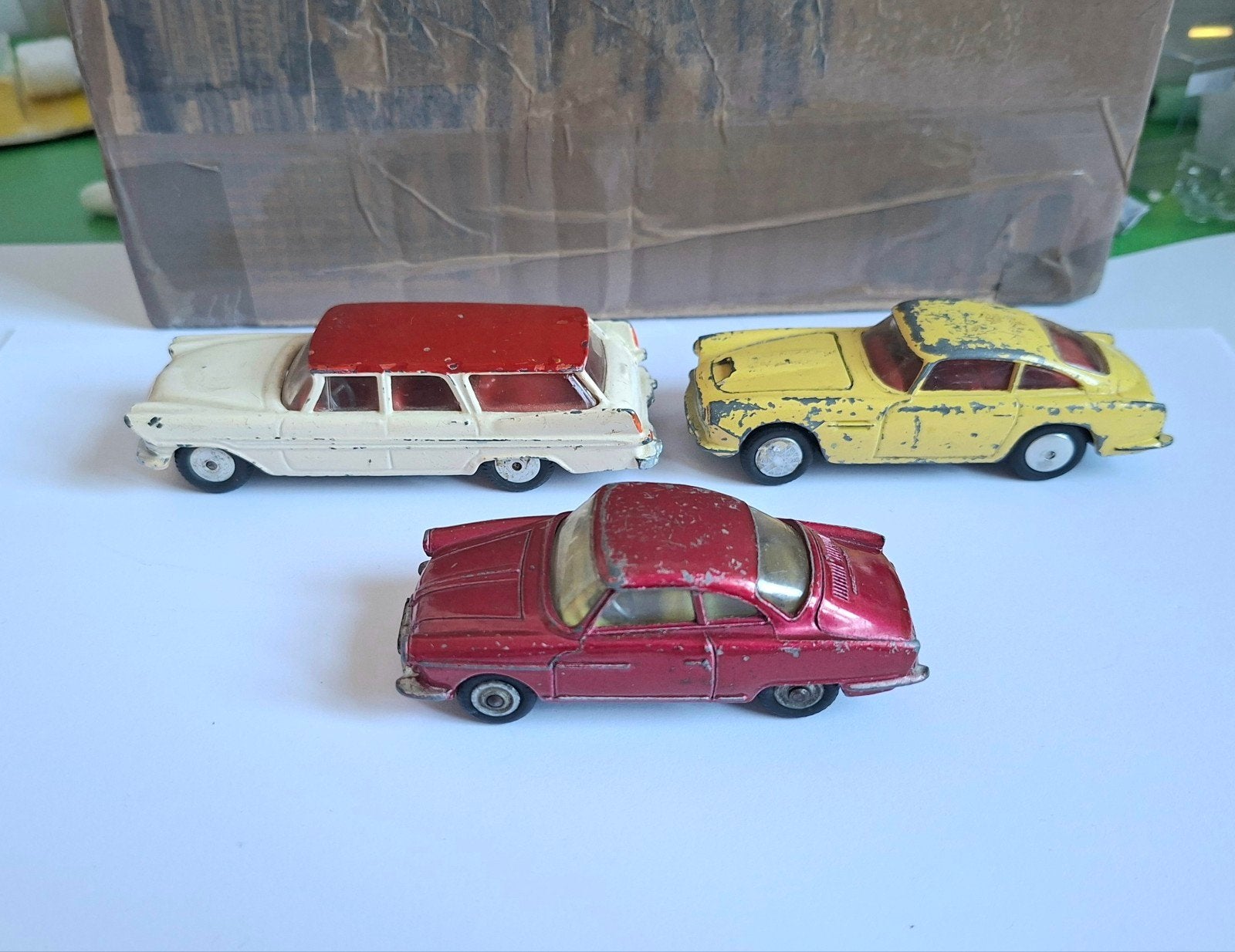 corgi toys 3 verschillende modellen, Hobby en Vrije tijd, Ophalen of Verzenden, Corgi