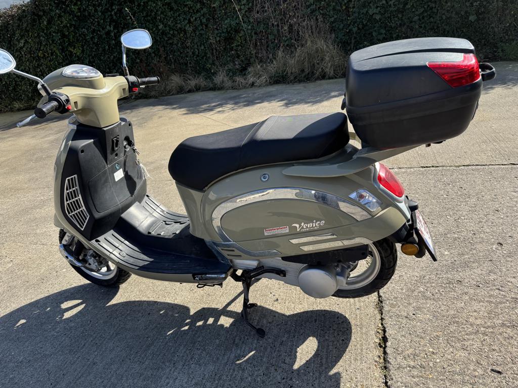 Scooter VENICE 125cc, Fietsen en Brommers, Ophalen