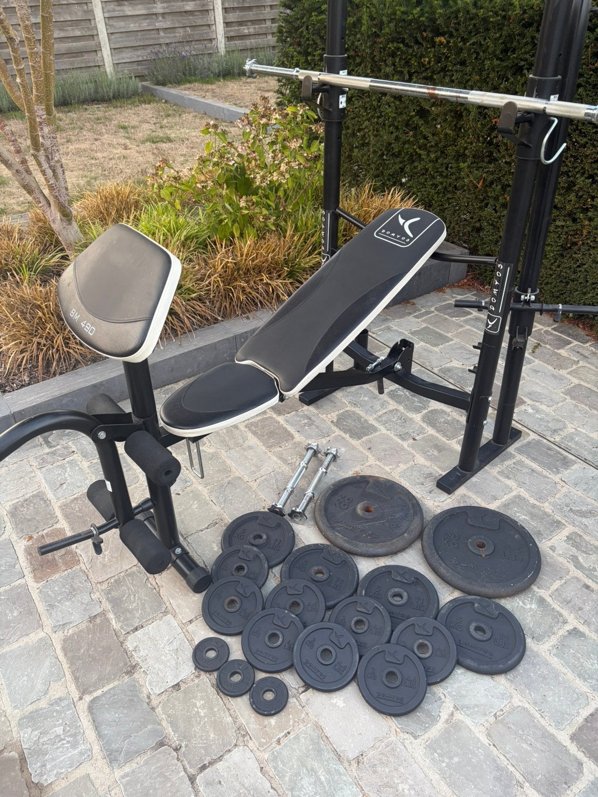 Fitnessbank + gewichten, Sport en Fitness, Ophalen, Zo goed als nieuw, Benen, Fitnessbank