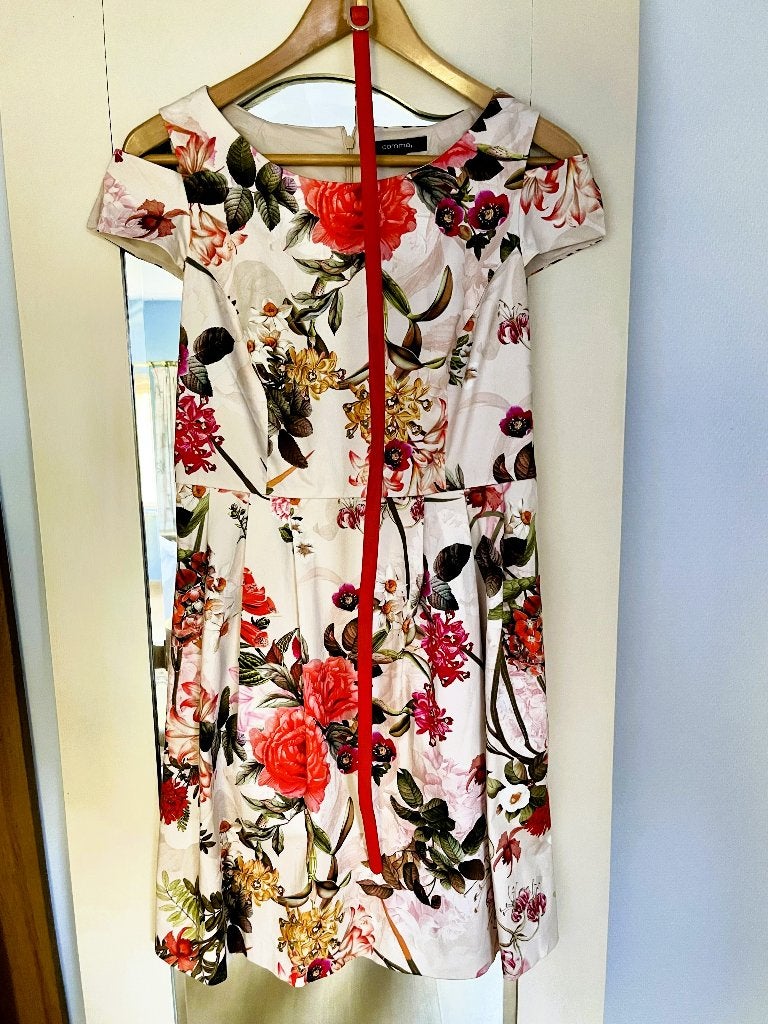 Kledij zomerjurkjes, gilet: wijnrood, T-shirt Armani, Kleding | Dames, Jurken, Ophalen, Comma en andere, Meerkleurig, Zo goed als nieuw