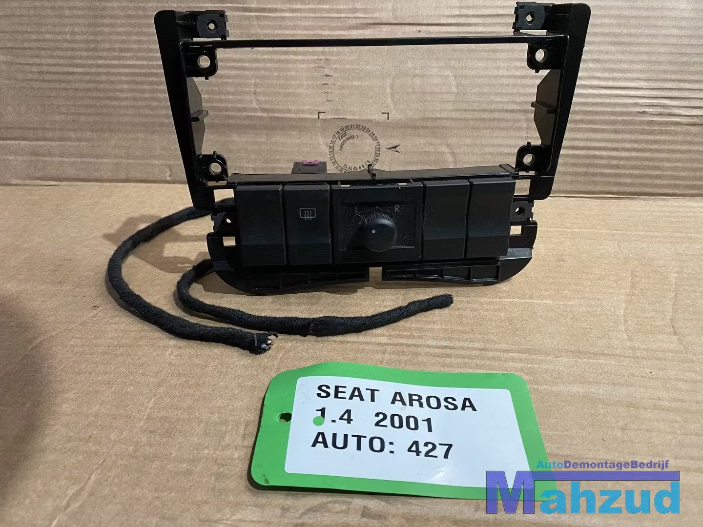 SEAT AROSA Spiegel verstelling schakelaar 1997-2004, Gebruikt, Autovia A-2, Km 585 585
08760  Martorell, ES, SEAT S.A., Customercare@seat.es