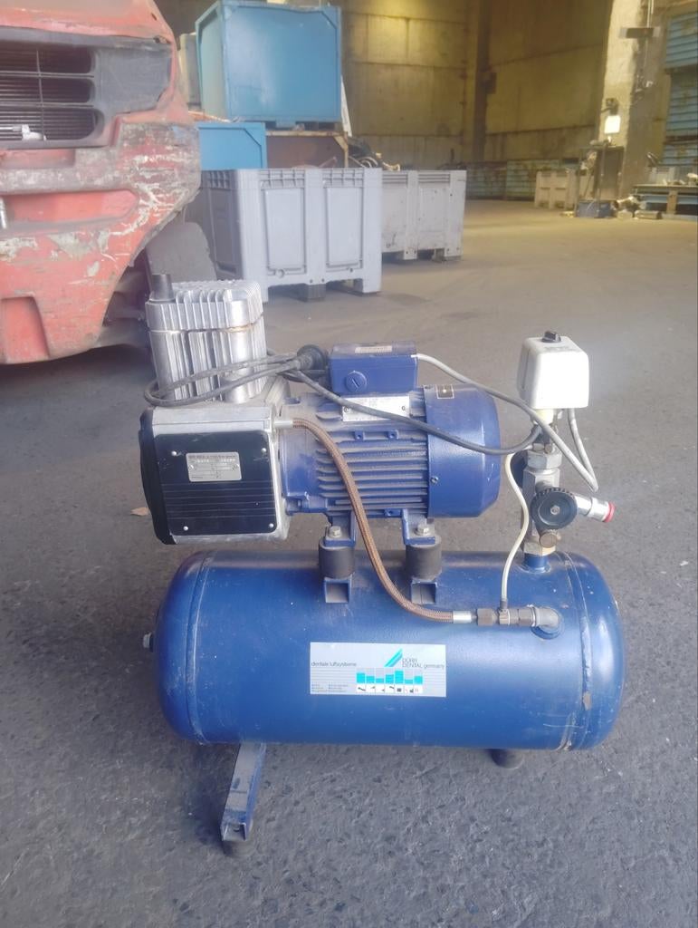 Dürr Dental persluchtcompressor met membraandroger – 0,5 kW, Doe-het-zelf en Bouw, Compressors, Ophalen, Olievrij