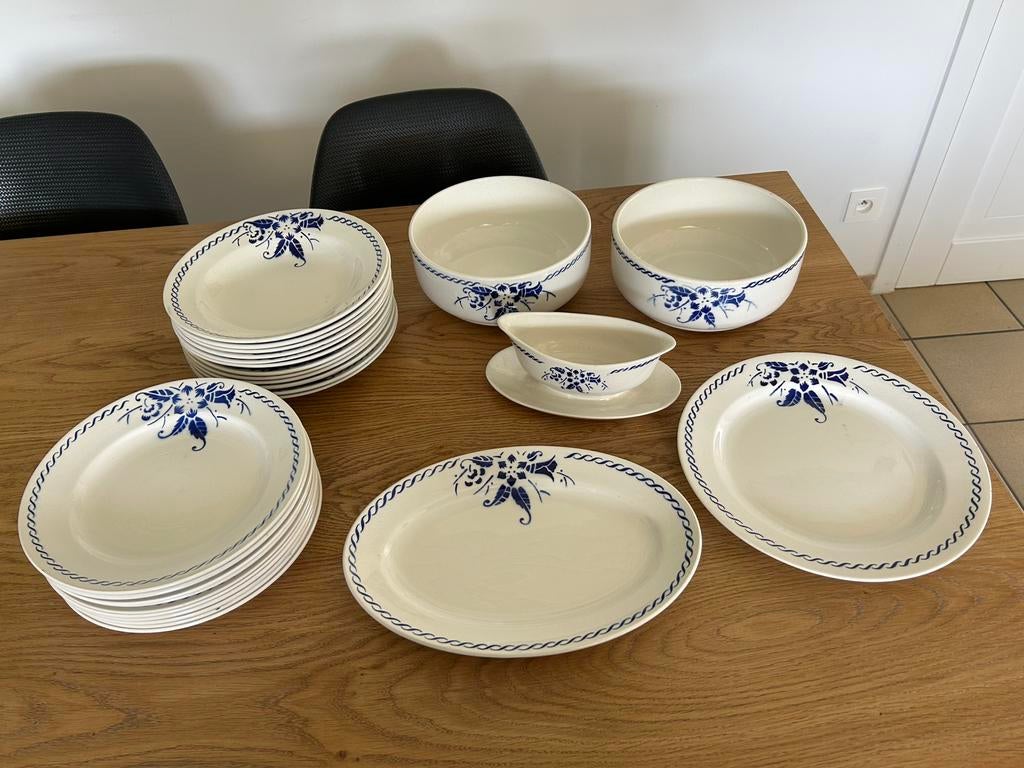 Set à dîner Boch La Louvière en forme de campanule, Enlèvement