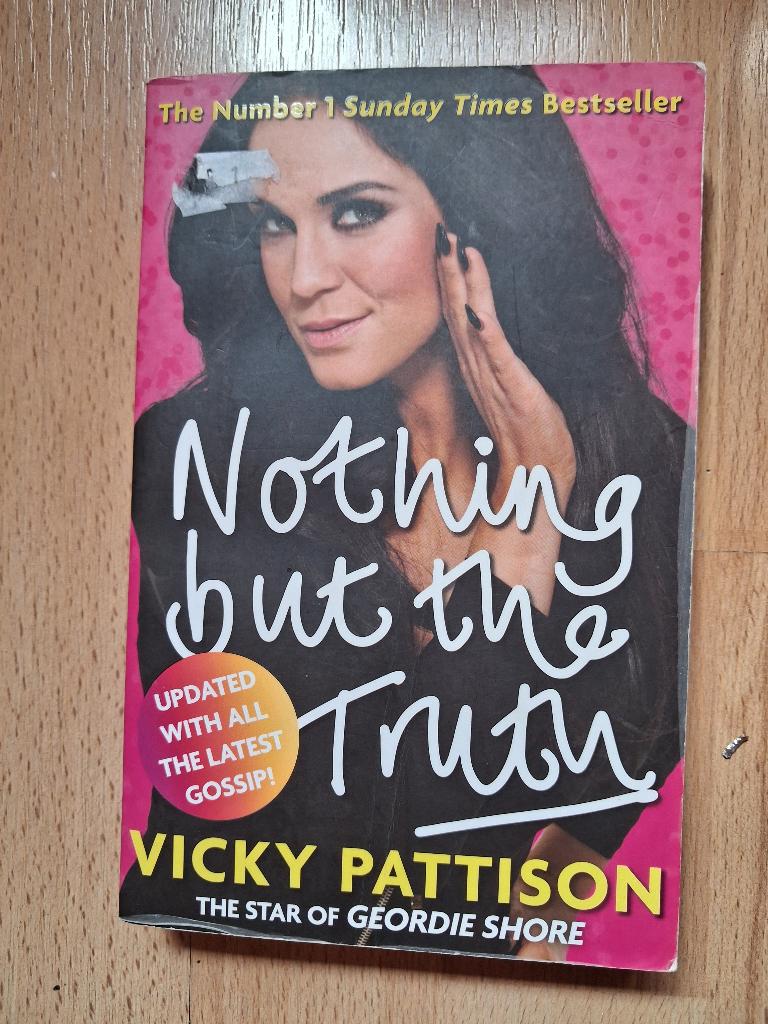 VICKY PATTISON - NOTHING BUT THE TRUTH - ENGELS, Boeken, Biografieën, Film, Tv en Media, Ophalen of Verzenden