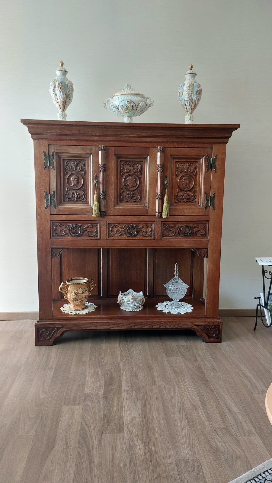 2 kasten , tafel en stoelen (eetkamer) en salon zetel, Ophalen