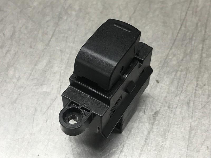 COMMUTATEUR VITRES ELECTRIQUES Suzuki Baleno (EW / FW), Utilisé, Suzuki