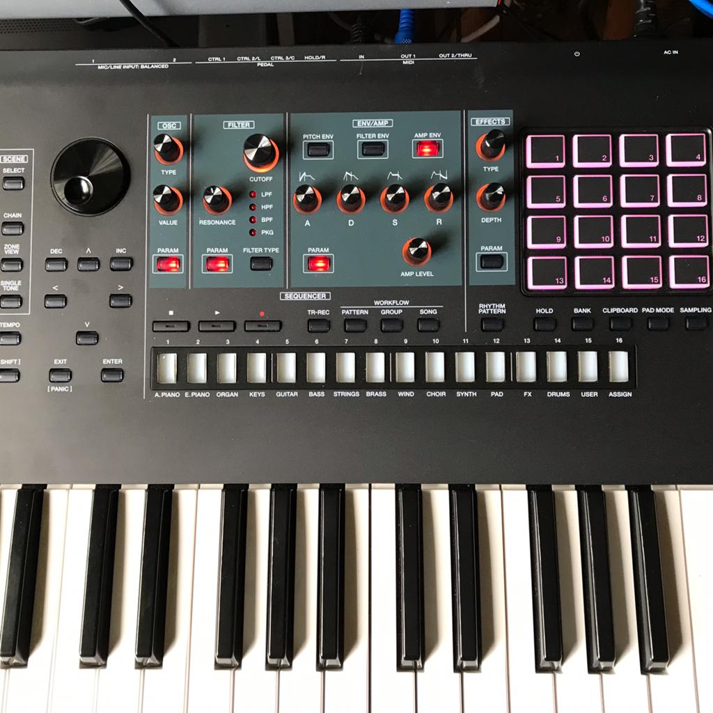 FANTOM 6 EX + VOLLEDIGE BANQUES: 1900€ in plaats van 3365€, Muziek en Instrumenten, Ophalen, Zo goed als nieuw