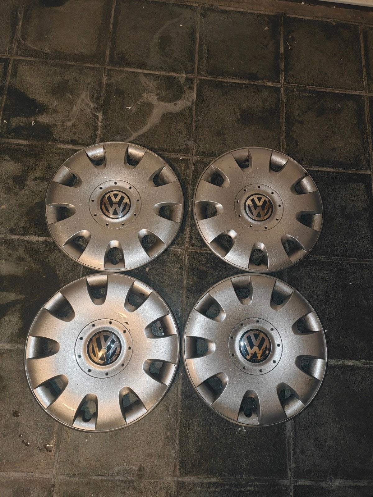 Volkswagen Golf V (2004) velgen met wieldoppen, Auto-onderdelen, Ophalen, Gebruikt, Velg(en), 16 inch