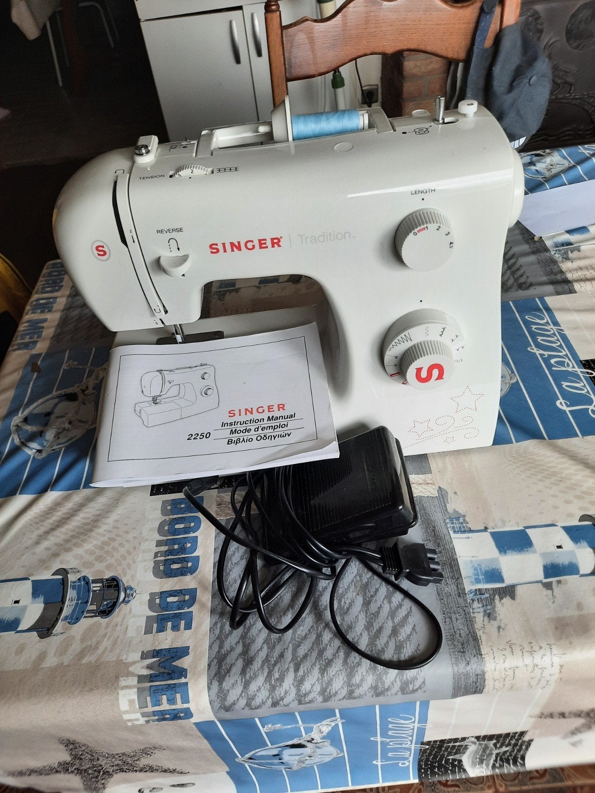 machine a coudre 2250, son sac et matériel de couture, Enlèvement, Utilisé