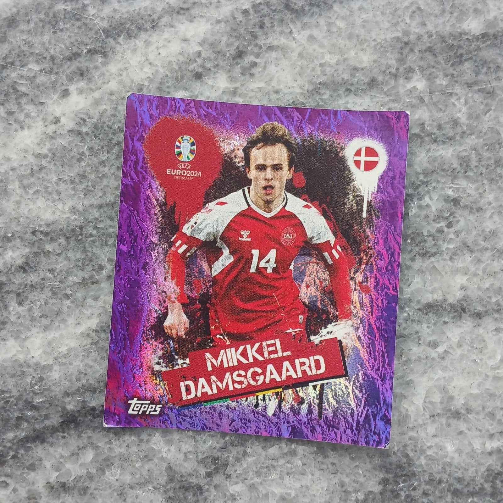 Topps UEFA EURO 2024 Mikkel Damsgaard purple parralel, Ophalen, Sticker