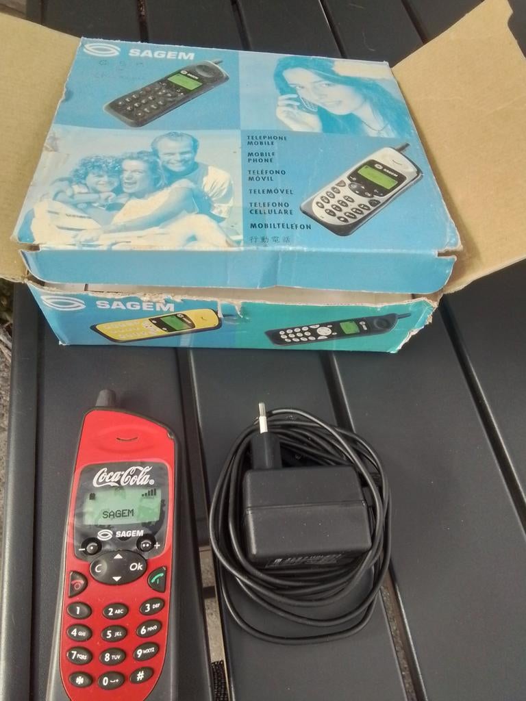 GSM PLUS CHARGEUR SAGEM COCA COLA, Rouge, Enlèvement ou Envoi, Classique ou Candybar, Clavier physique
