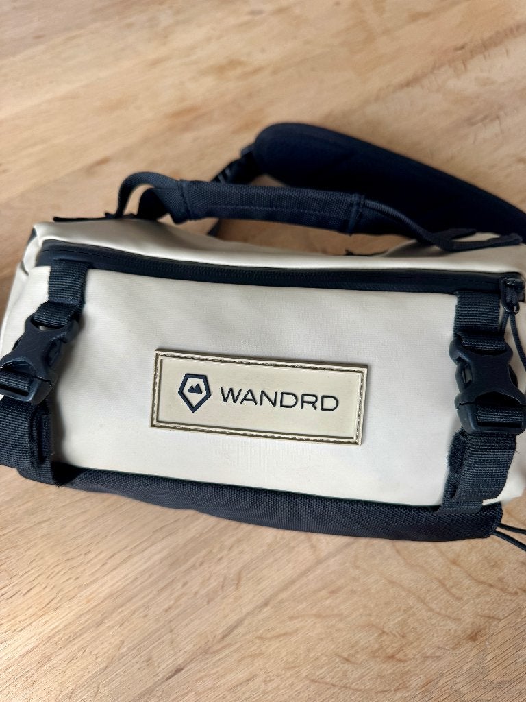 WANDRD ROGUE 6L SLING - YUMA TAN, Enlèvement ou Envoi, Bandoulière, Comme neuf, Wandrd