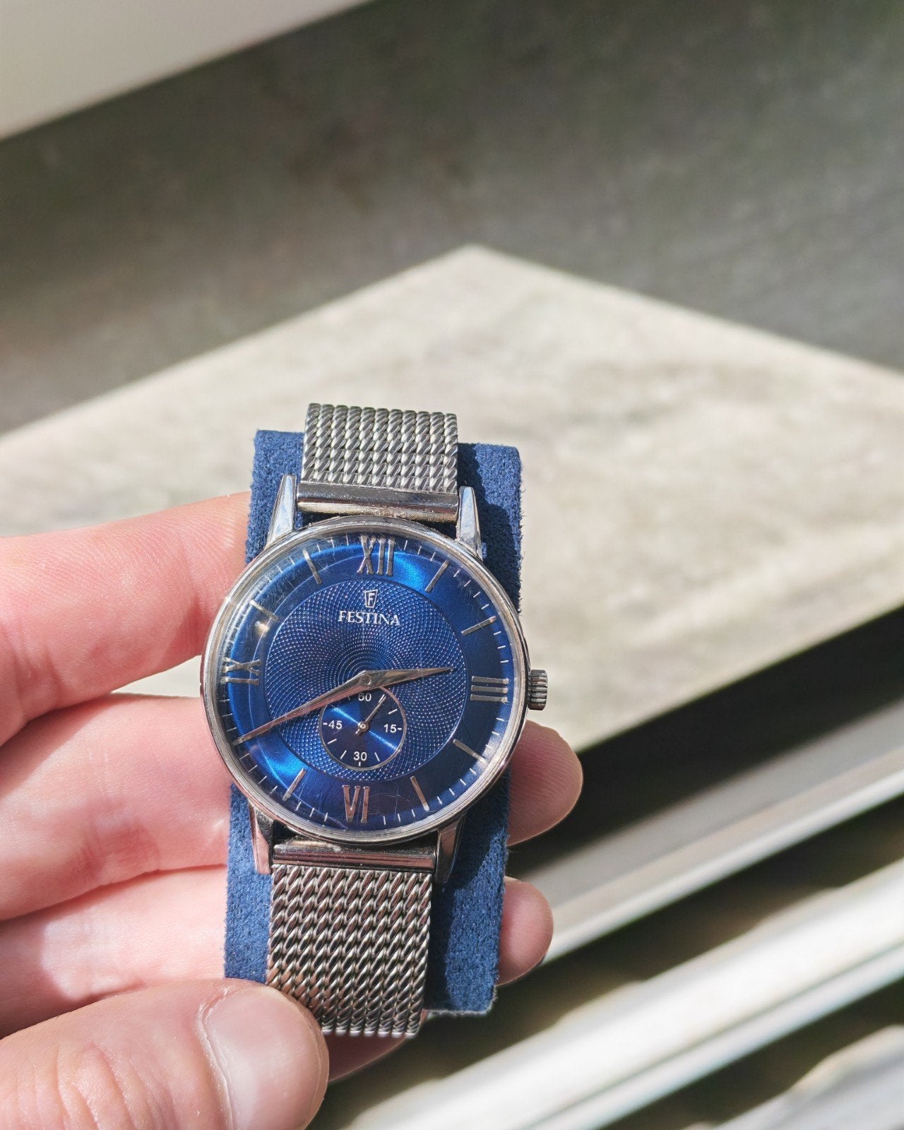 Montre festina retro - cadran bleu marine & maille milanaise, Handtassen en Accessoires, Horloges | Antiek, Staal, Polshorloge