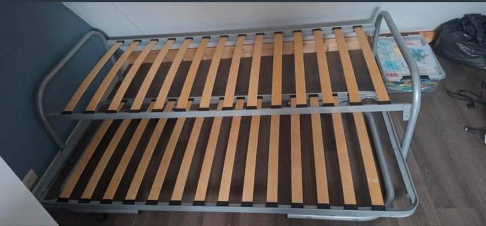 Set van 2x 1-persoons bed (+ onderschuifbed), Enlèvement, Comme neuf, Une personne, Métal
