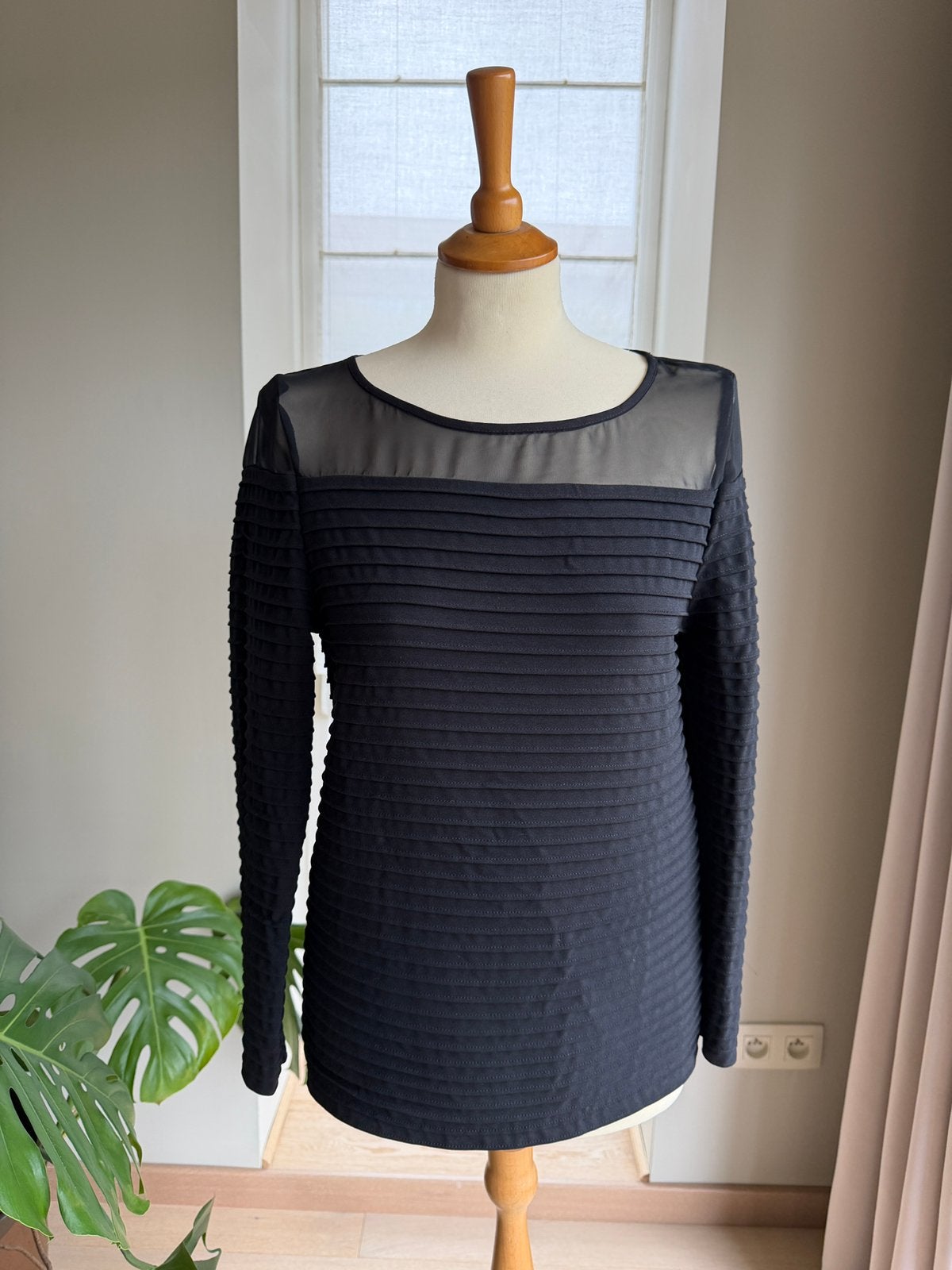 Top Sisley -M, Kleding | Dames, Topjes, Ophalen of Verzenden, Zo goed als nieuw, Maat 38/40 (M), Zwart