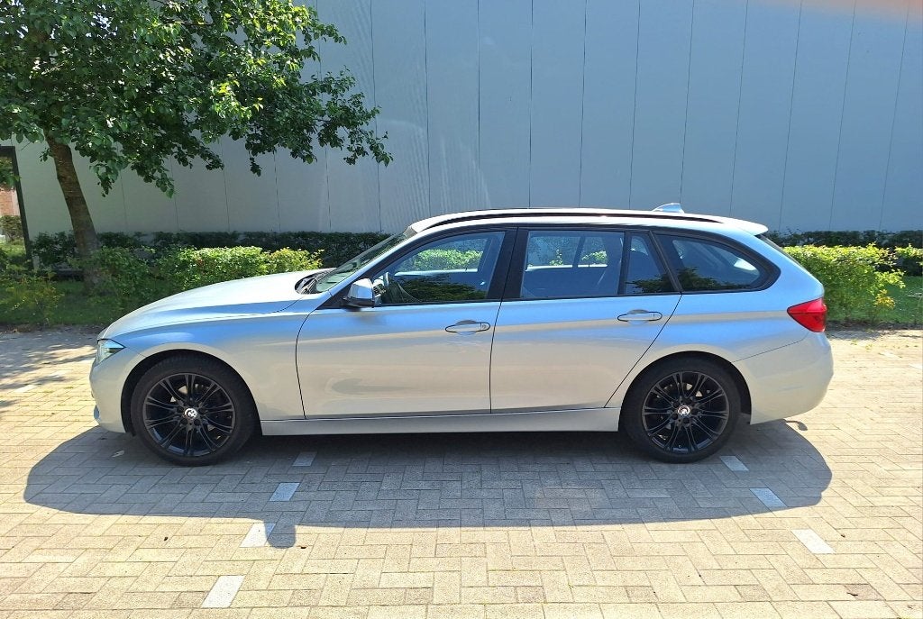 BMW 318i break | Automaat | Trekhaak, Auto's, 140 g/km, 4 cilinders, Bedrijf, 5 deurs