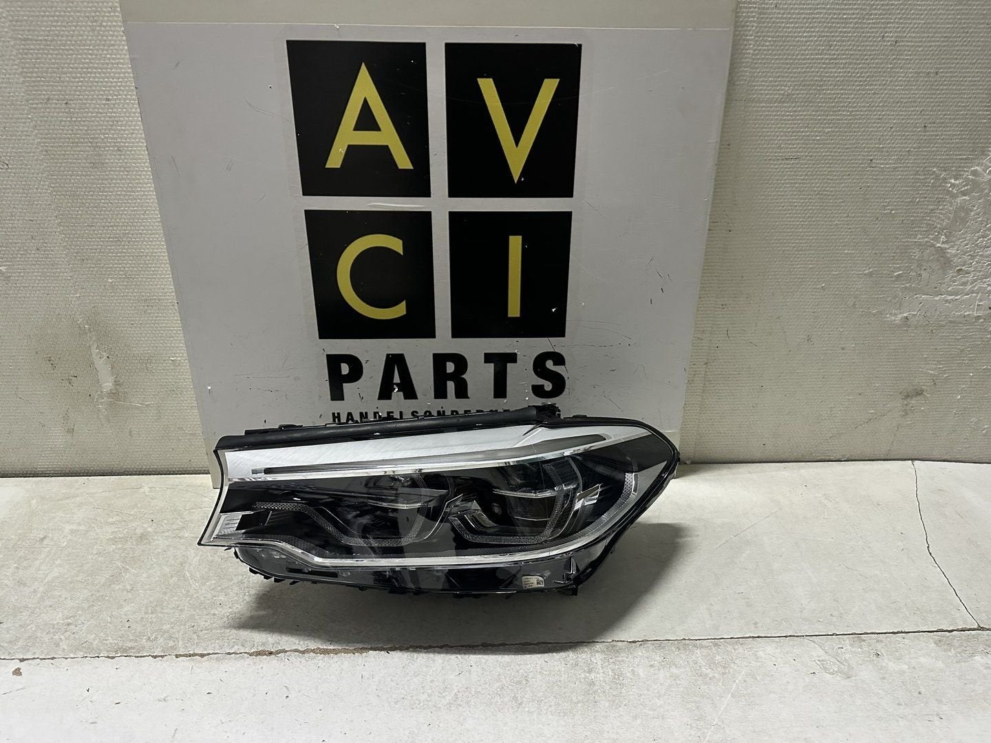 Koplamp Bmw 5 serie G30 G31 Adaptive Led 8499121 links, -, Utilisé, -, Enlèvement ou Envoi