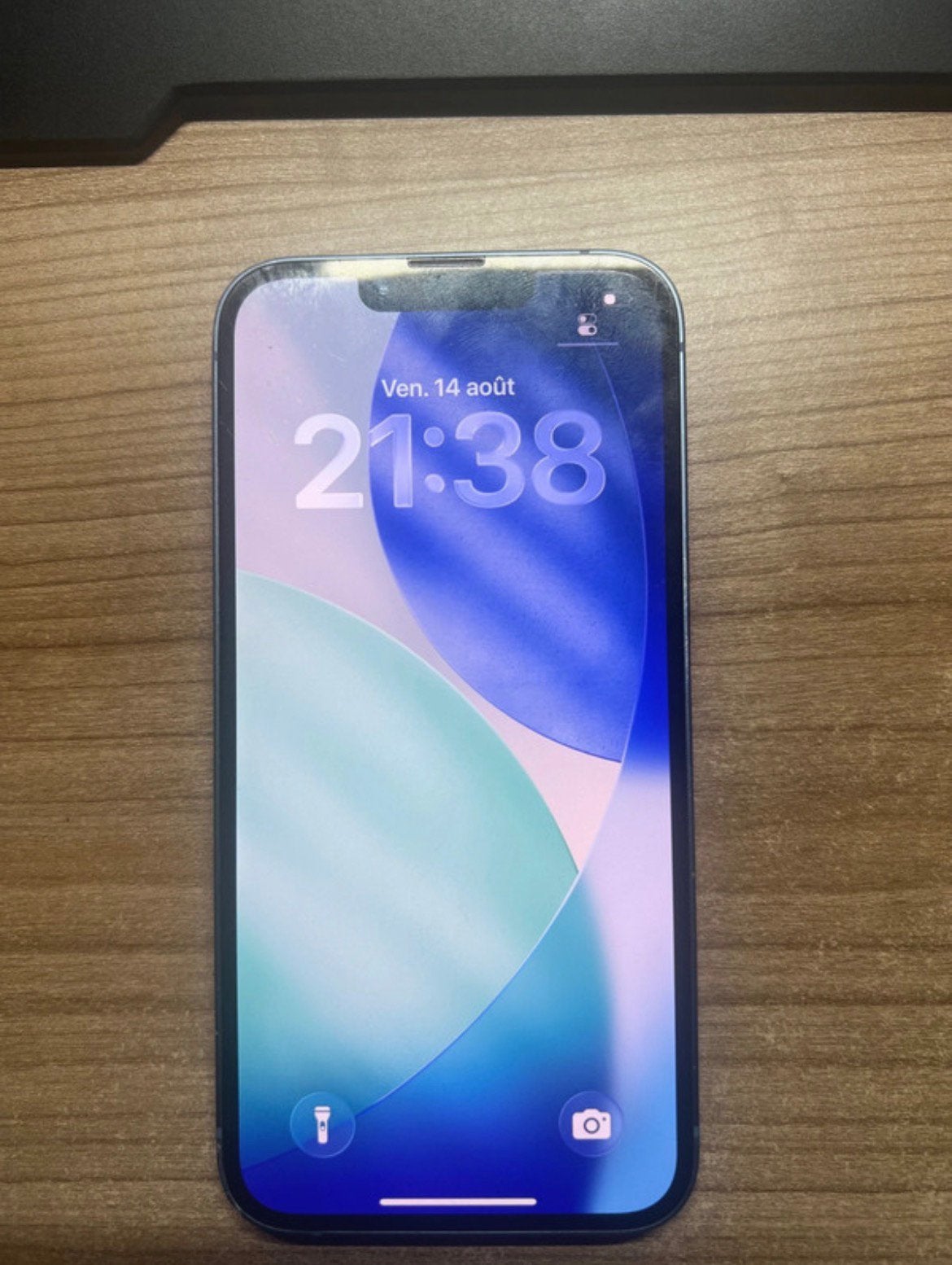 iPhone 14 bleu 91% avec micro fissure derrière