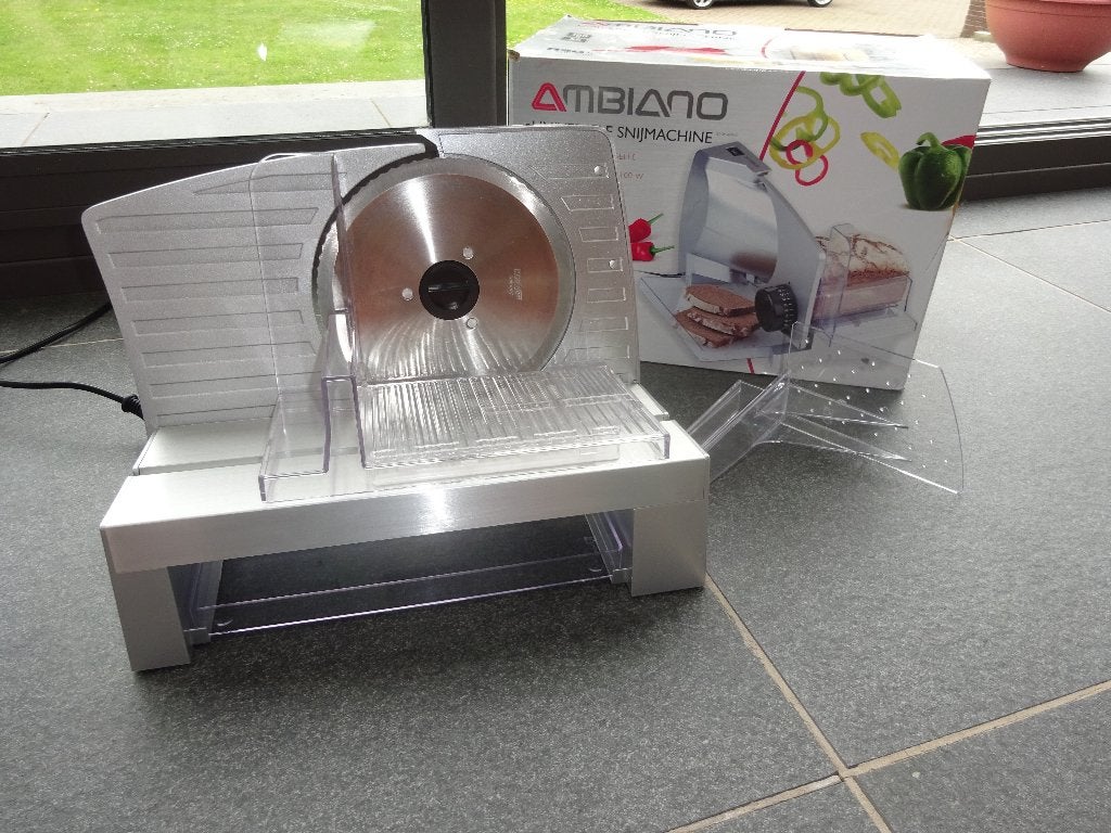Universeel snijmachine nieuw in doos, Huis en Inrichting, Keuken | Keukenbenodigdheden, Nieuw, Ophalen of Verzenden, Metaal, Snijmachine