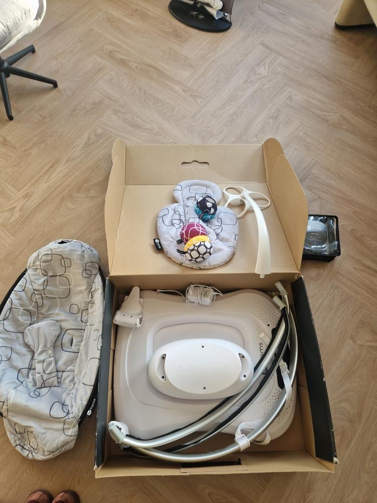 Mama Roo met accessoires en verkleiningskussen, Verstelbaar, Wipstoel, Zo goed als nieuw, Ophalen