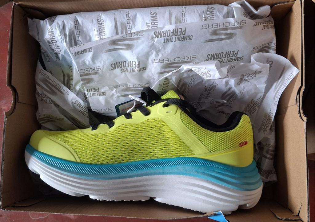 Skechers Max Cushioning hardloopschoenen, Sport en Fitness, Ophalen of Verzenden