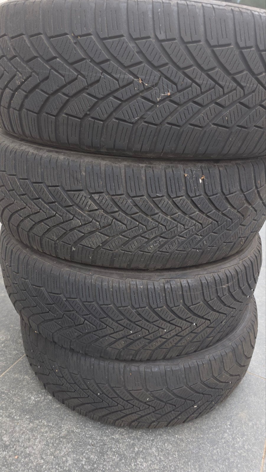 Pneus d'hiver Continental 205/65 r15 h, Autos : Pièces & Accessoires, Pneus & Jantes, Enlèvement, Utilisé, Pneus hiver