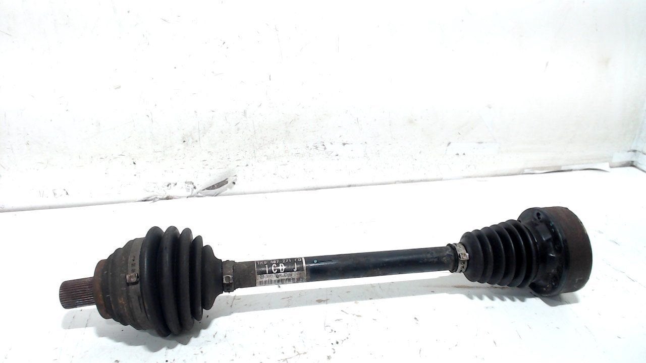 Aandrijfas links voor Volkswagen Jetta, Onderdelen@venauto.nl, Van der Ven Autorecycling B.V., Ettenseweg 76, 4706 PB Roosendaal, The Netherlands