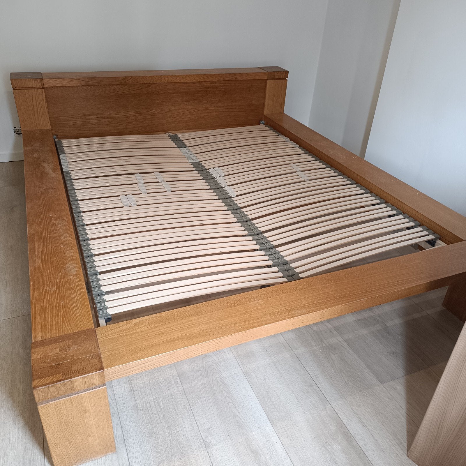lit en bois 160 avec sommier beka et matelas, Maison & Meubles, Enlèvement, Bois