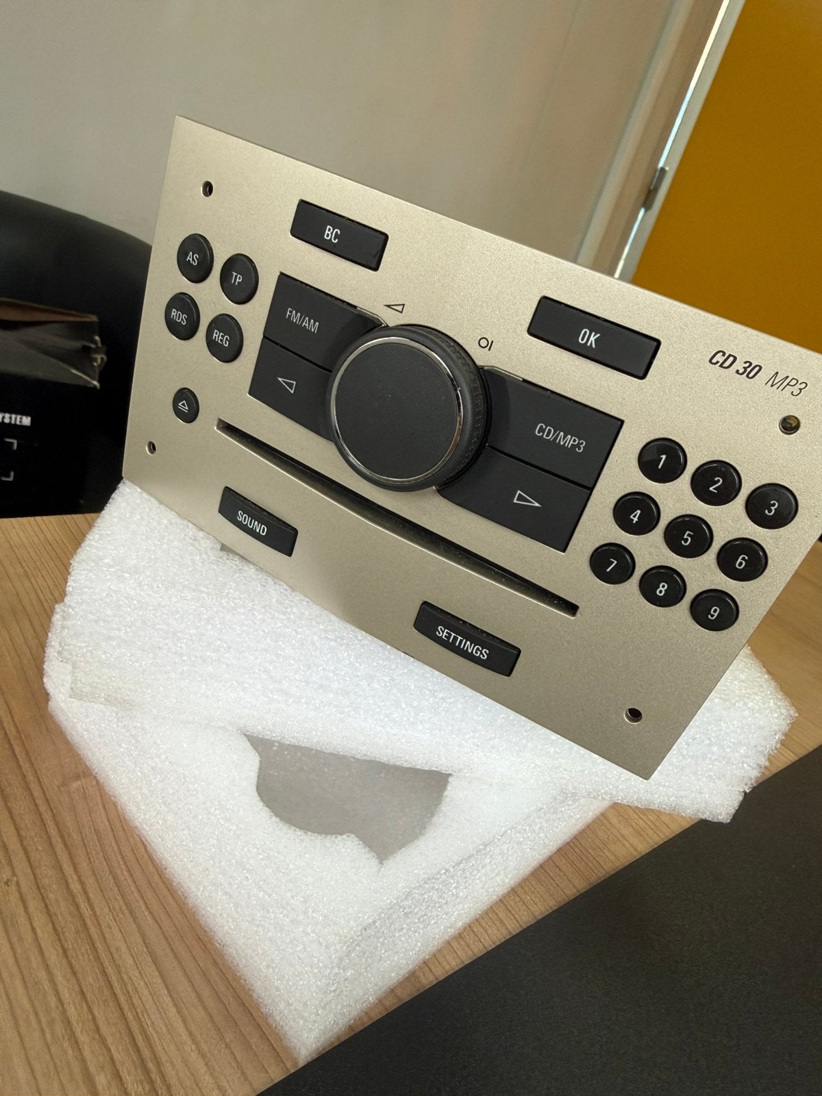 Radio Opel Astra, Enlèvement, Comme neuf