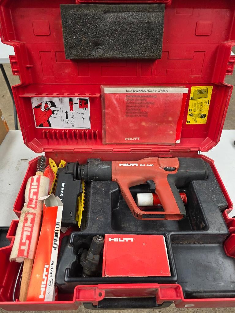 Hilti A40 + grote partij nagels, Doe-het-zelf en Bouw, Ophalen, Gebruikt