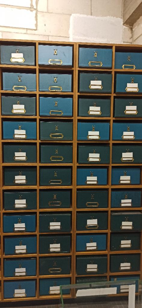 opbergmeubel, boekenkast, kartonnen doos, Ophalen, Zo goed als nieuw
