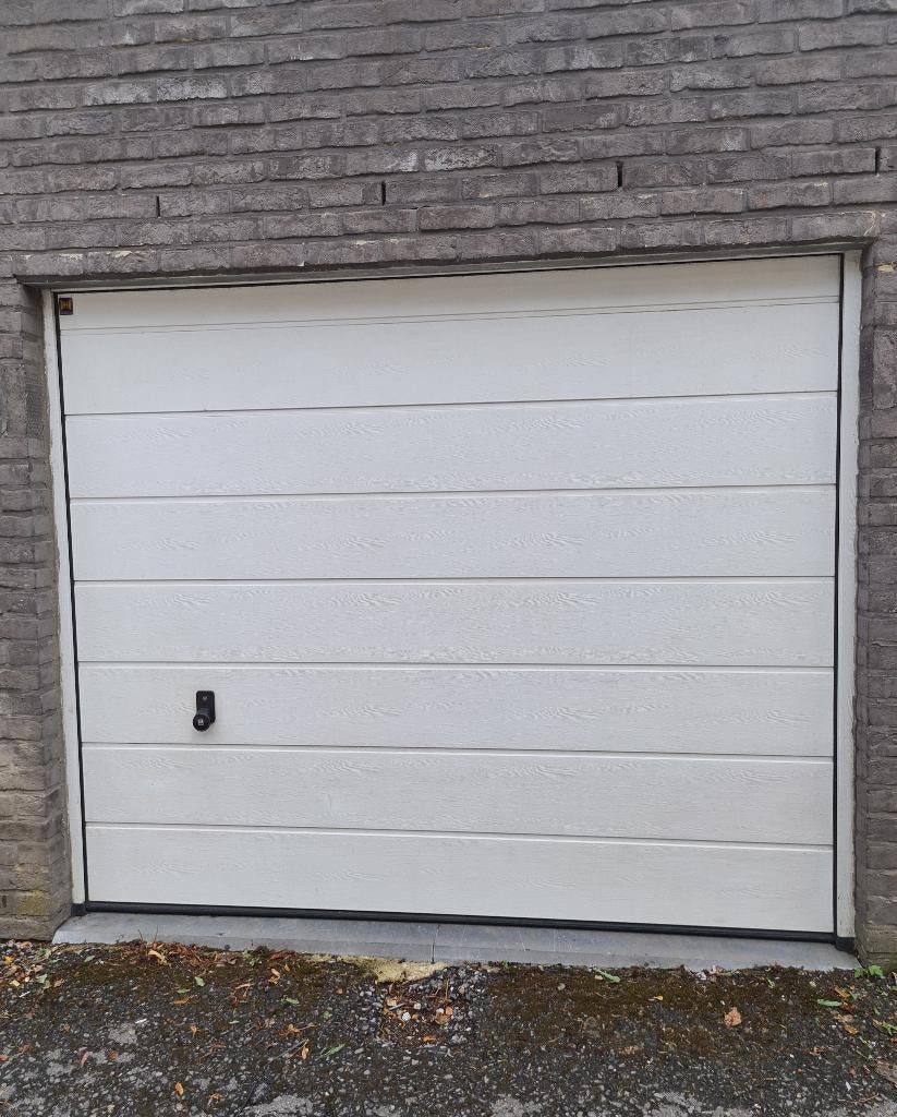Tres beau garage + 1 cave  a vendre ou louer a jupille