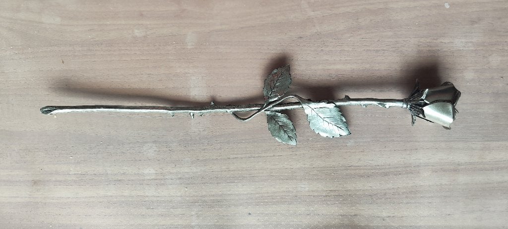 Zeer mooi kunstig tin roosje, Ophalen
